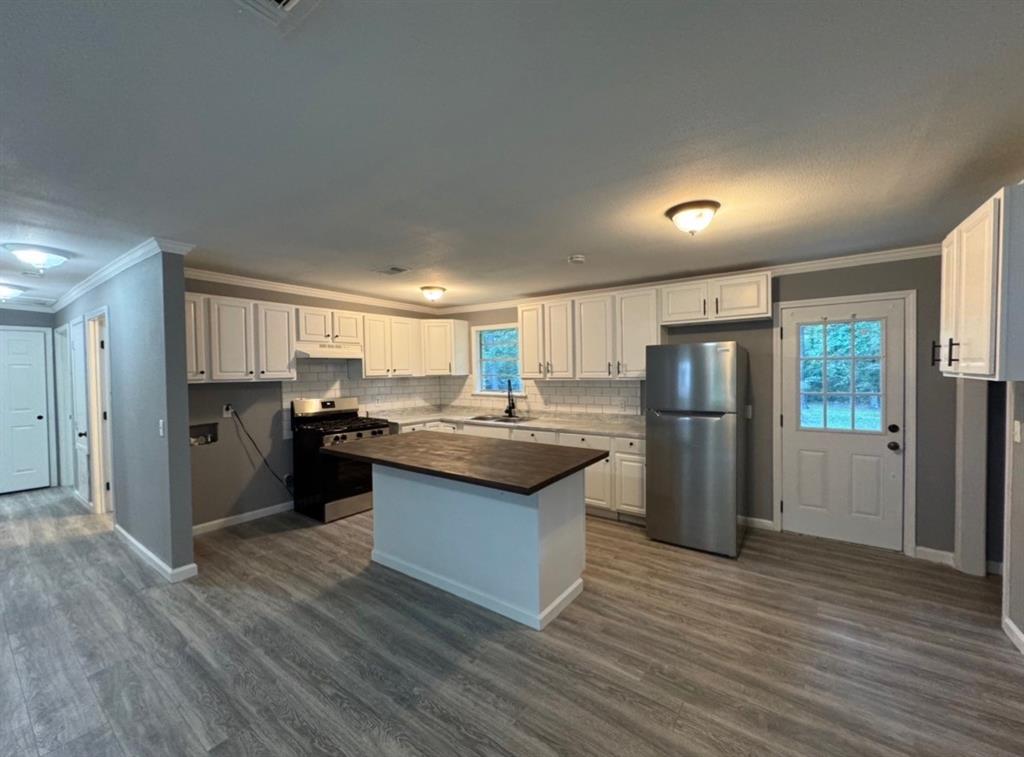 712 5th Street Northeast Springhill, LA 71075 - Photo 2 of 5