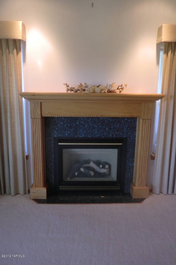 12113 West Barrett Road Yakima, WA 98908 - Photo 12 of 36 a fireplace with a lamp in a room