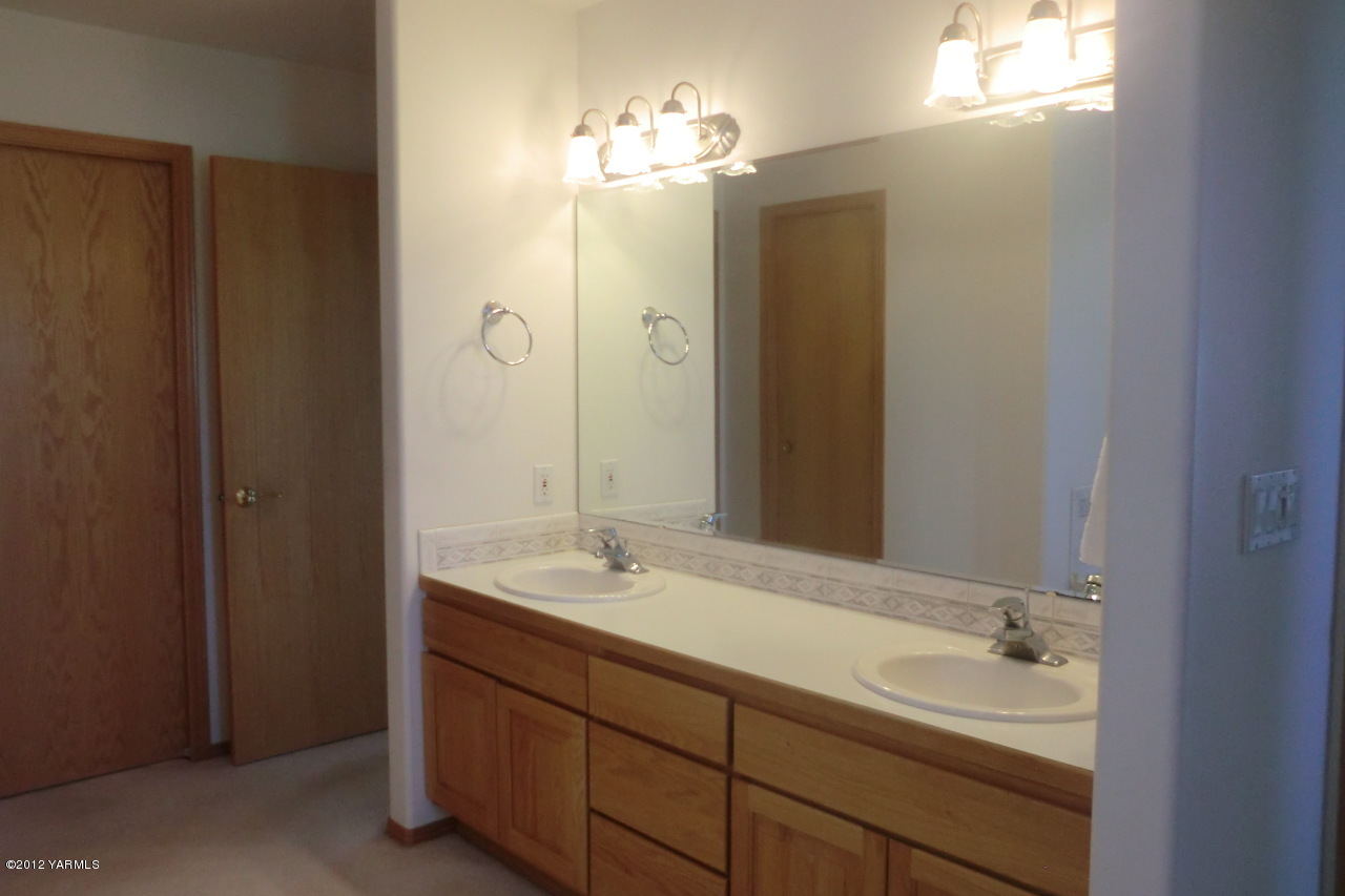 12113 West Barrett Road Yakima, WA 98908 - Photo 18 of 36 a bathroom with a double vanity sink and a mirror