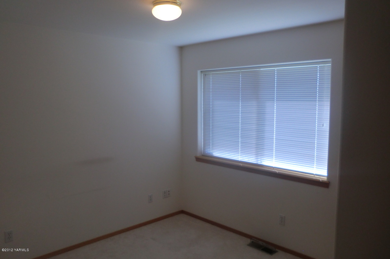 12113 West Barrett Road Yakima, WA 98908 - Photo 23 of 36 a view of empty room with window