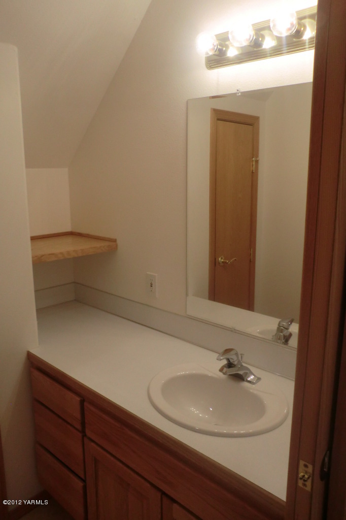12113 West Barrett Road Yakima, WA 98908 - Photo 27 of 36 a bathroom with a sink and a mirror