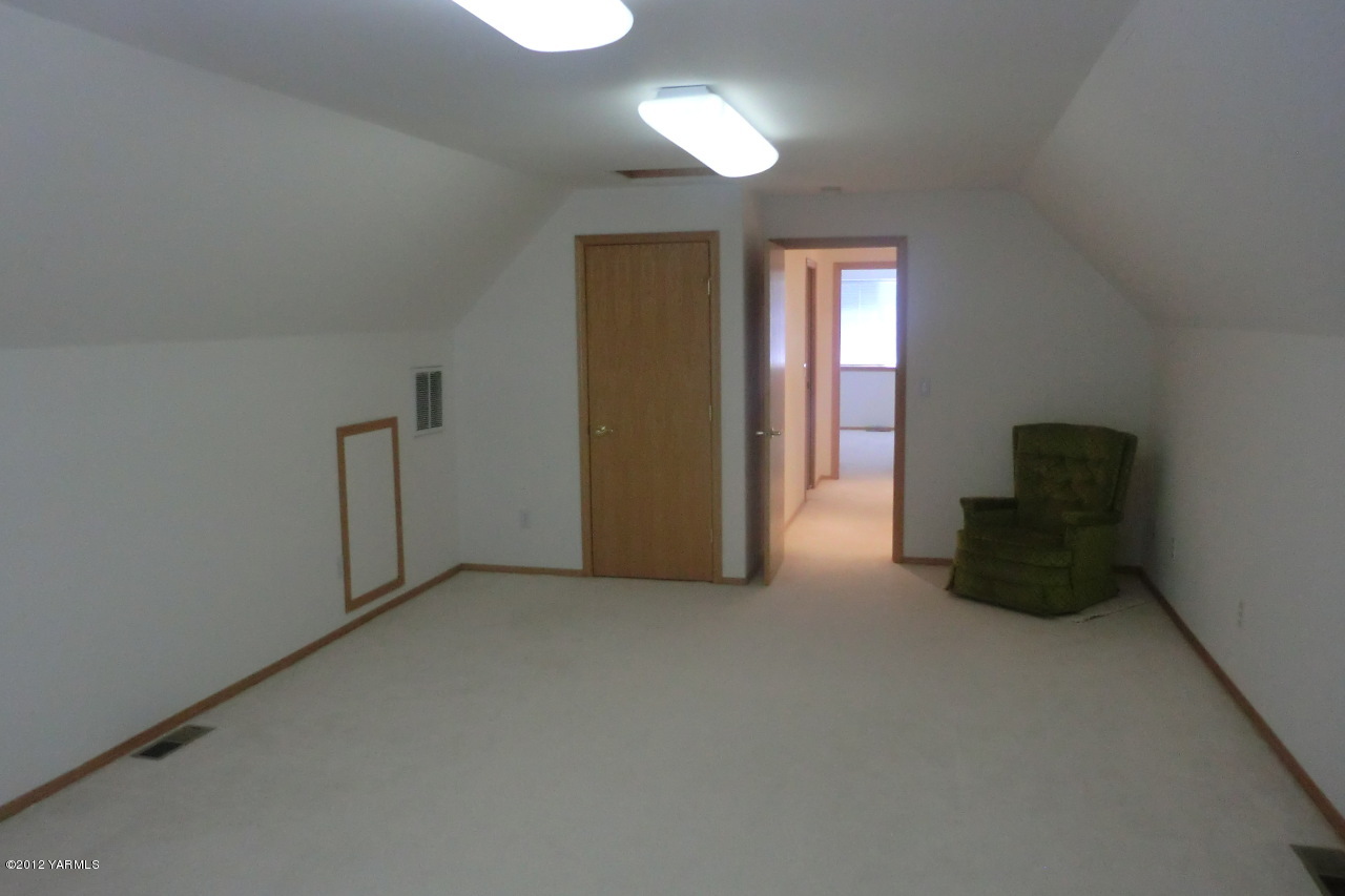 12113 West Barrett Road Yakima, WA 98908 - Photo 30 of 36 a view of empty room with closet and fan