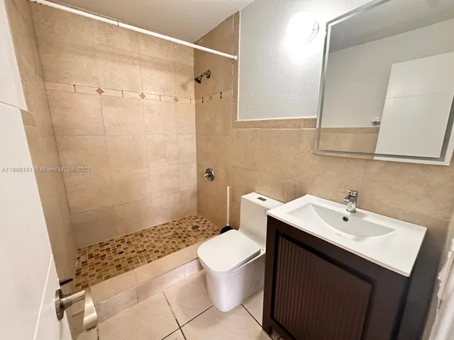 $2,250 | 1380 West 41st Street, Unit 201, Hialeah, FL 33012