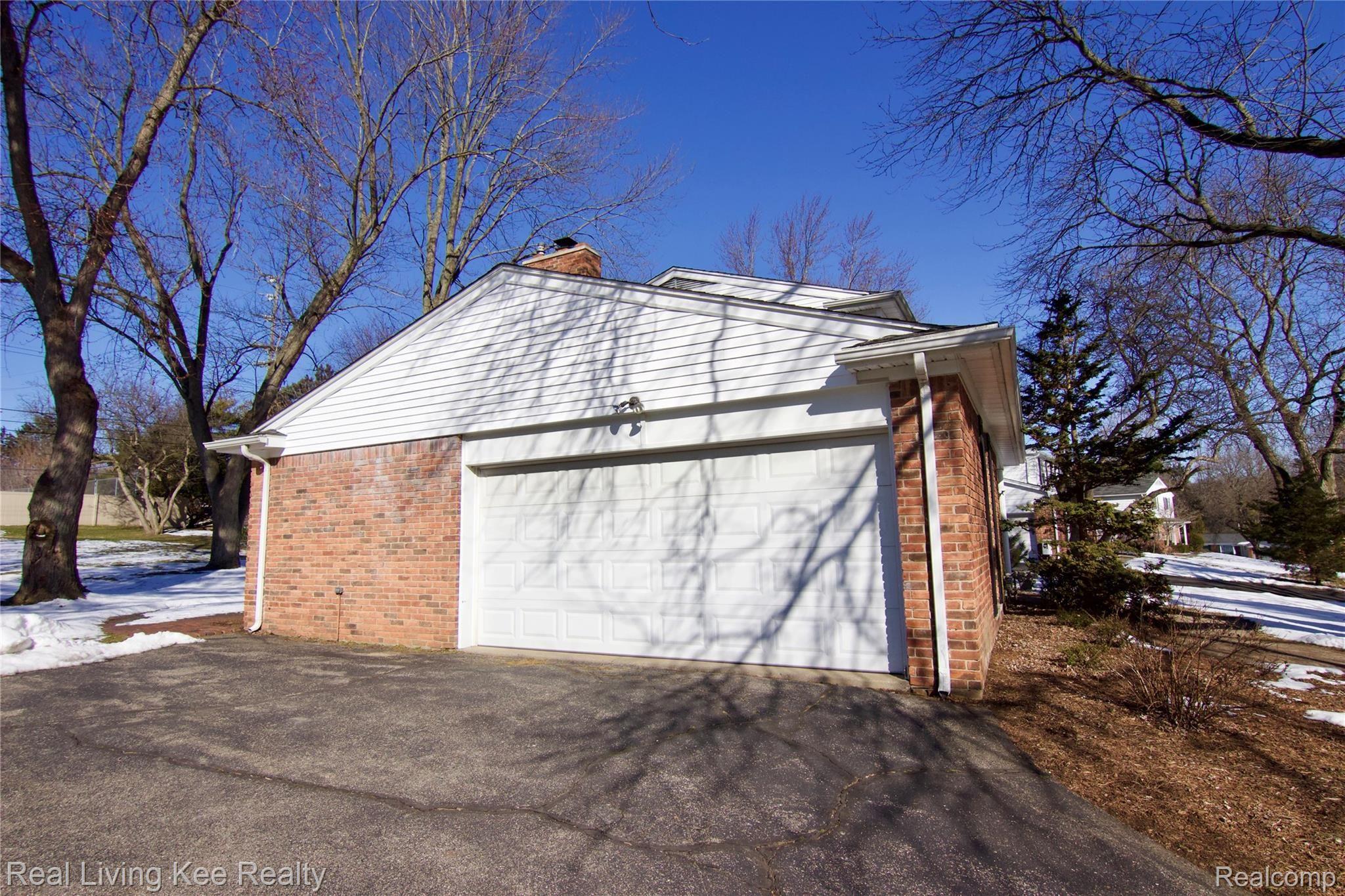 1859 Fair Oak Court Rochester, MI 48309 - Photo 29 of 36 Side-entry garage.