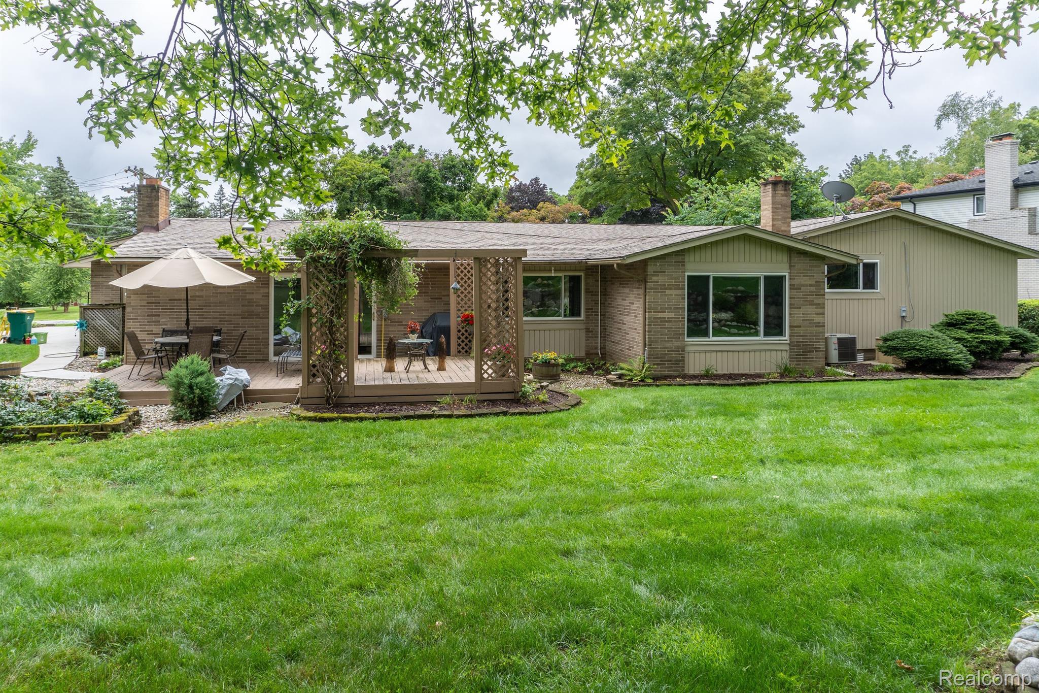 35944 West Lyman Road Farmington, MI 48331 - Photo 35 of 46 Gallery Image 35
