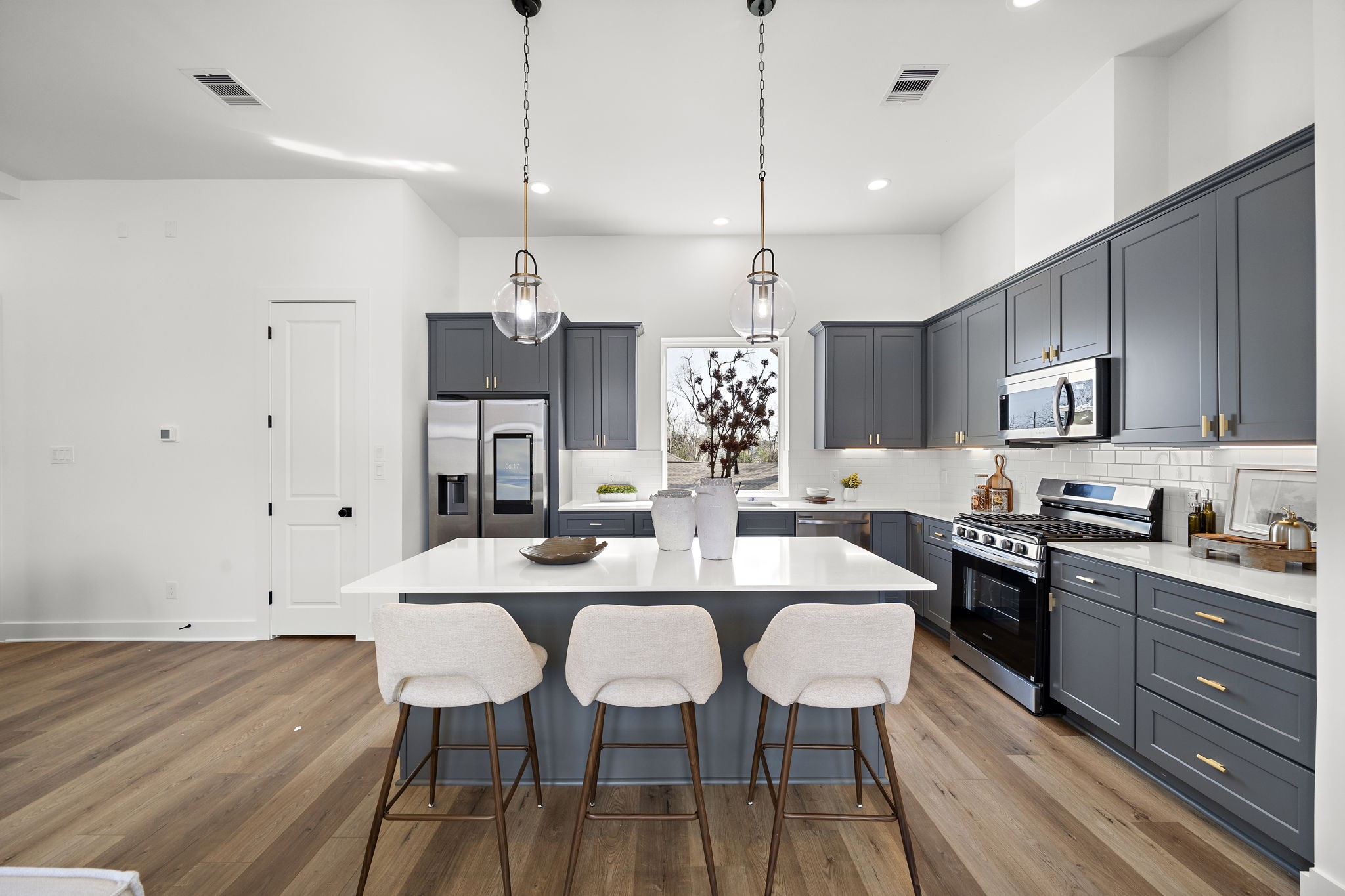 835 Elkhart Street, Unit E Houston, TX 77091 - Photo 3 of 34 Kitchen