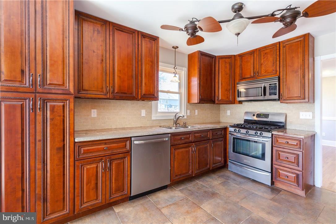 121 Sextant Road Manahawkin, NJ 08050 - Photo 15 of 20