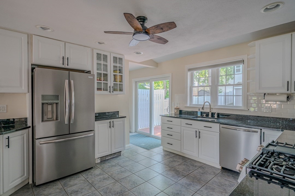 10 Richards Road Weymouth, MA 02189 - Photo 7 of 40