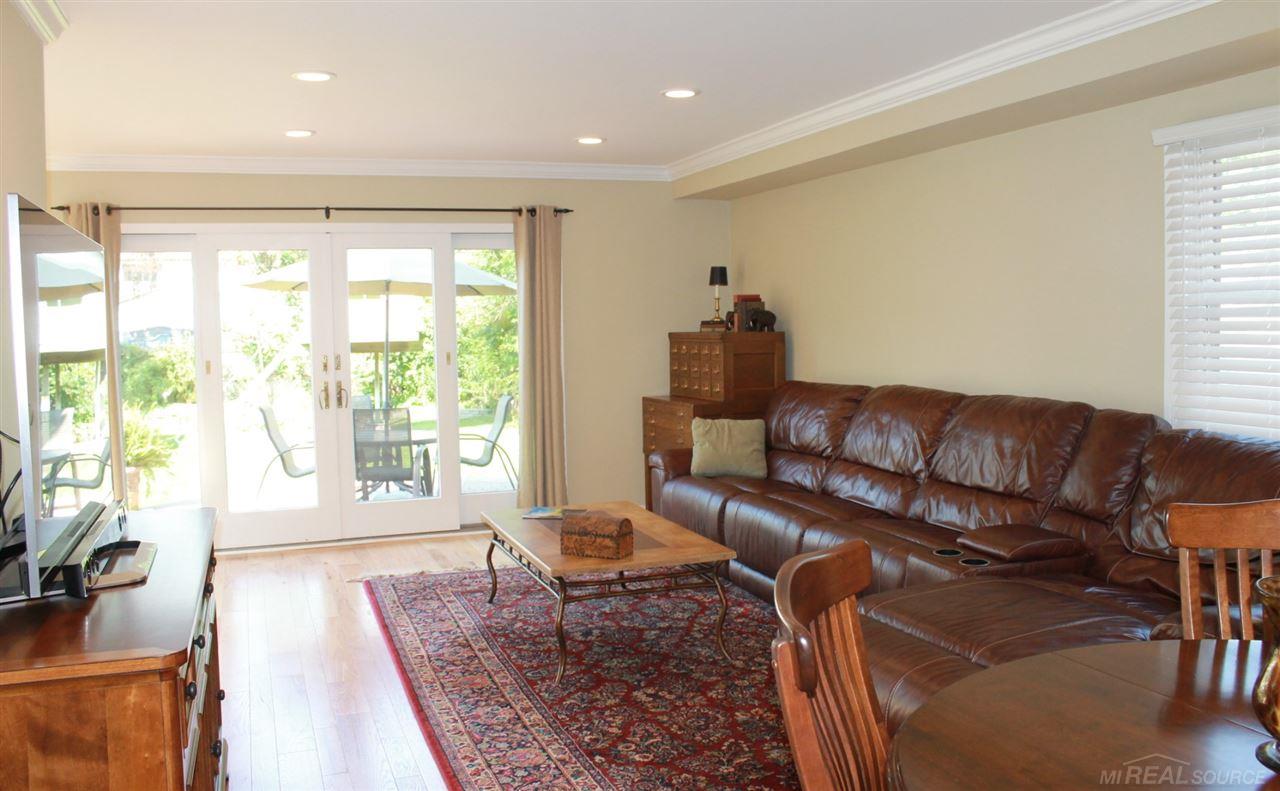 1205 Whittier Road Grosse Pointe, MI 48230 - Photo 32 of 73 31328037-31.JPG