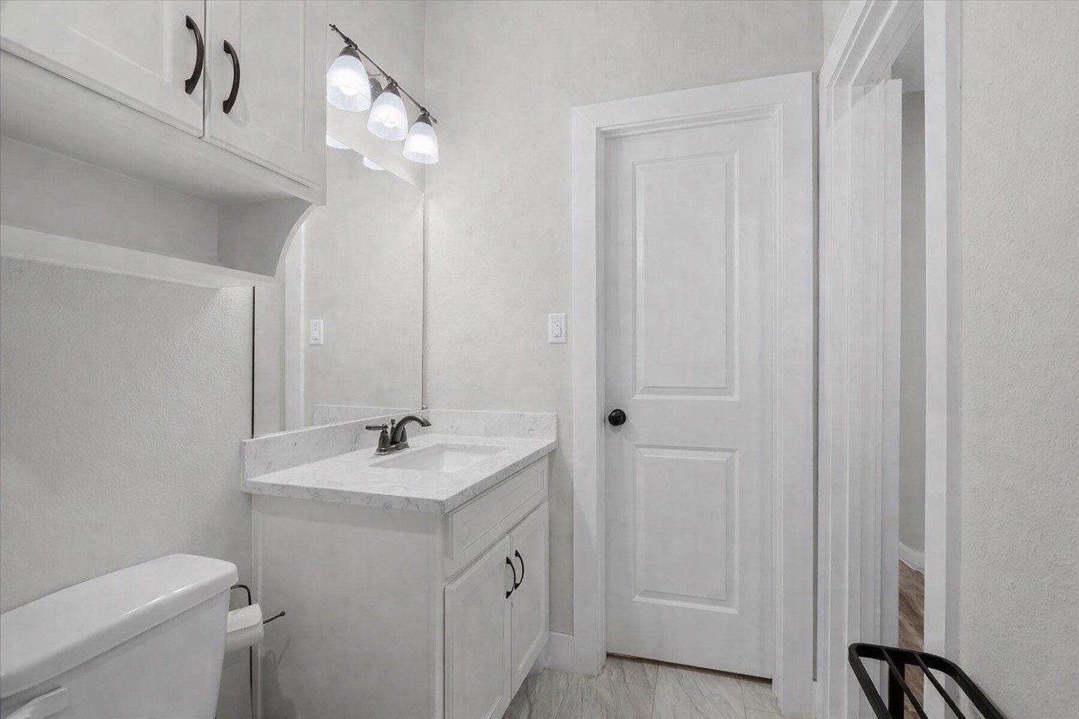 6501 Stratton Street Houston, TX 77023 - Photo 39 of 46 Bright primary bathroom with modern finishes.