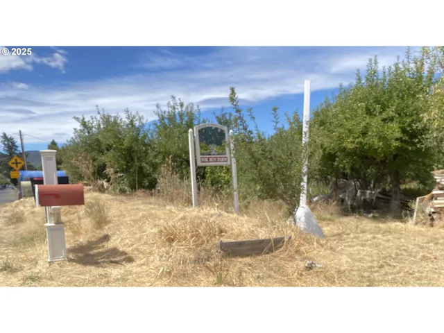 3842 West Main Street, Medford, OR 97501