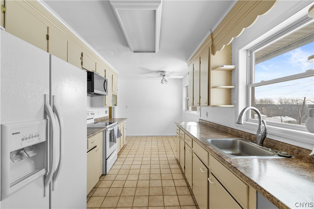 38 Forest Road New Hartford, NY 13501 - Photo 11 of 43