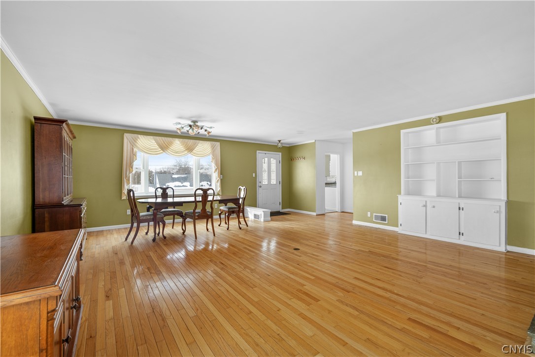 38 Forest Road New Hartford, NY 13501 - Photo 7 of 43