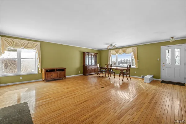 $325,000 | 38 Forest Road, New Hartford, NY 13501