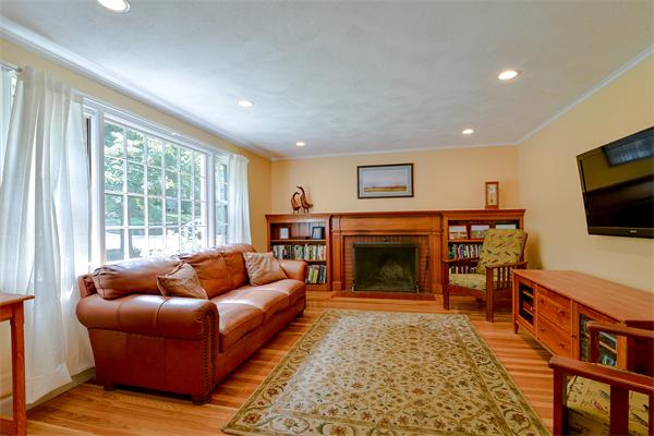 158 Richdale Road Needham, MA 02494 - Photo 2 of 18 Gallery Image 2