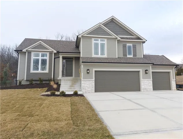 $498,950 | 8580 Northwest 75th Terrace, Parkville, MO 64152