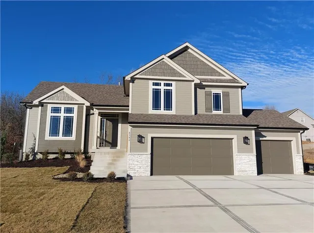 $498,950 | 8580 Northwest 75th Terrace, Parkville, MO 64152