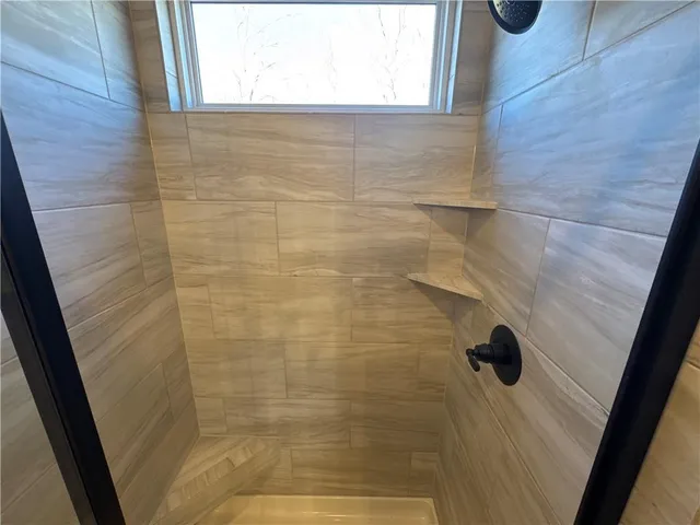 $498,950 | 8580 Northwest 75th Terrace, Parkville, MO 64152