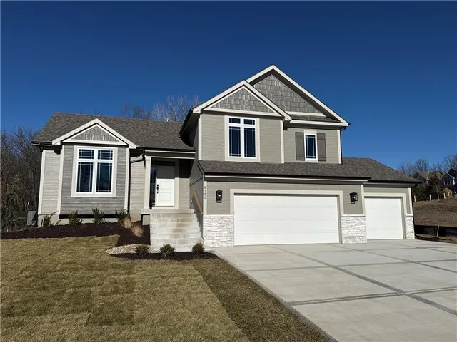 $498,950 | 8580 Northwest 75th Terrace, Parkville, MO 64152