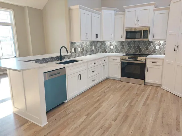 $498,950 | 8580 Northwest 75th Terrace, Parkville, MO 64152