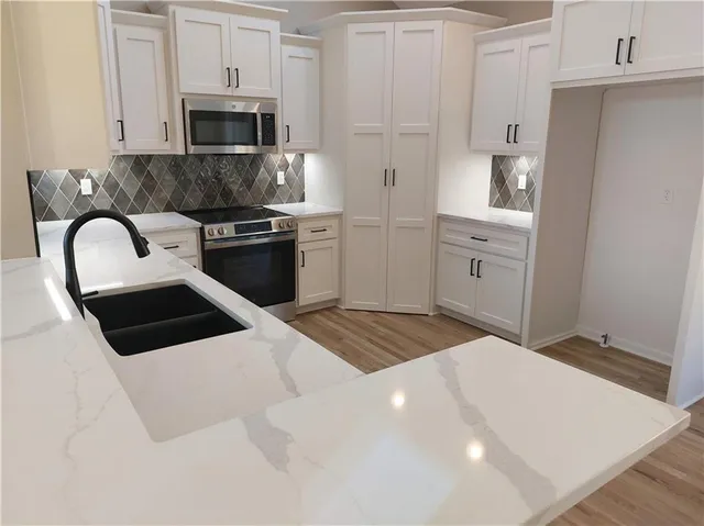 $498,950 | 8580 Northwest 75th Terrace, Parkville, MO 64152