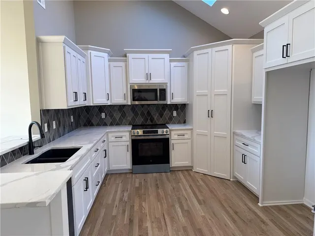 $498,950 | 8580 Northwest 75th Terrace, Parkville, MO 64152