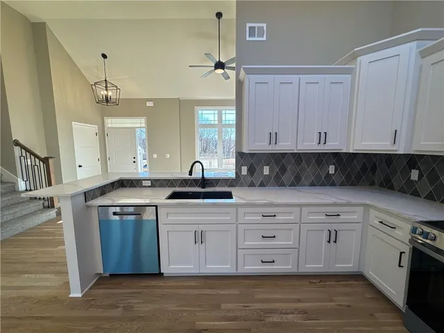 $498,950 | 8580 Northwest 75th Terrace, Parkville, MO 64152