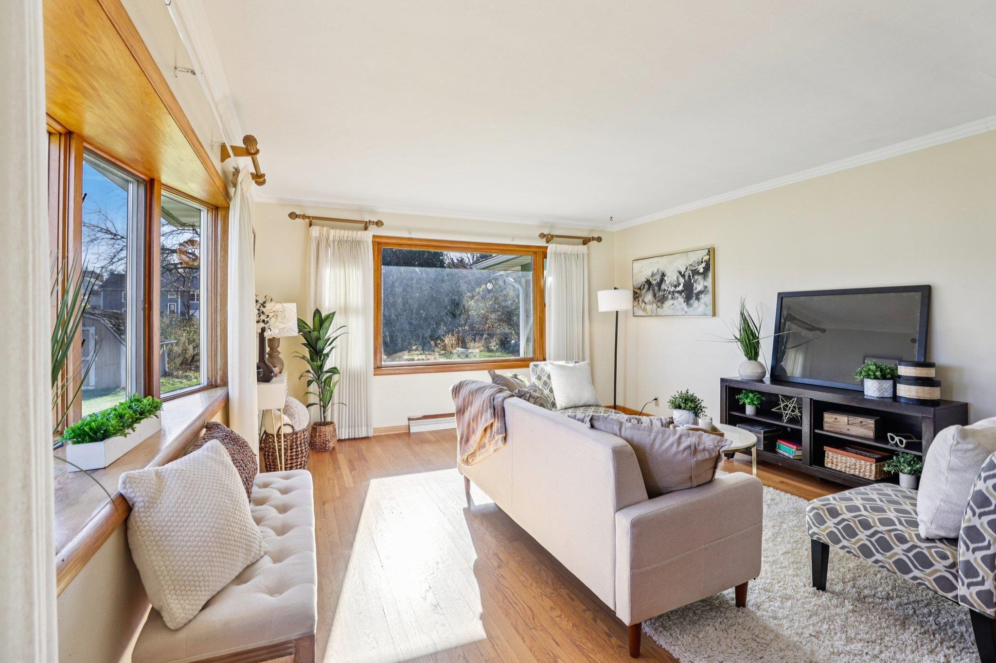 401 3rd Street New Glarus, WI 53574 - Photo 4 of 35