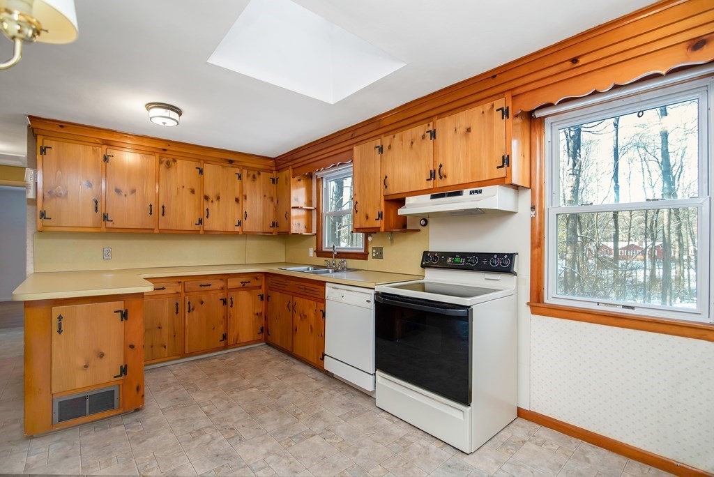 15 Old Coach Road Hampden, MA 01036 - Photo 13 of 37 Gallery Image 13