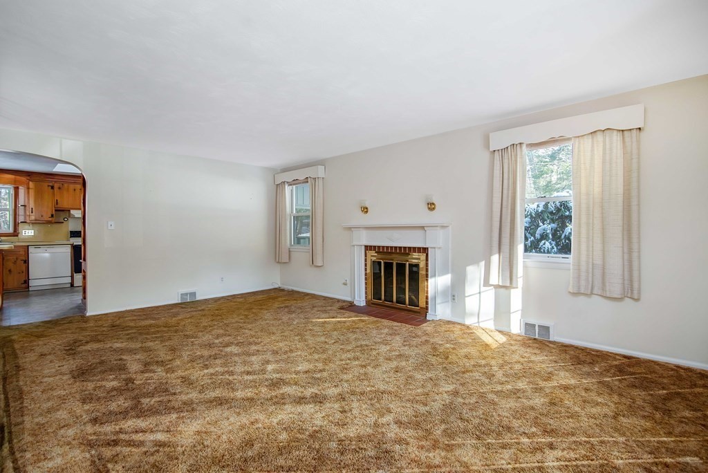 15 Old Coach Road Hampden, MA 01036 - Photo 5 of 37 Gallery Image 5