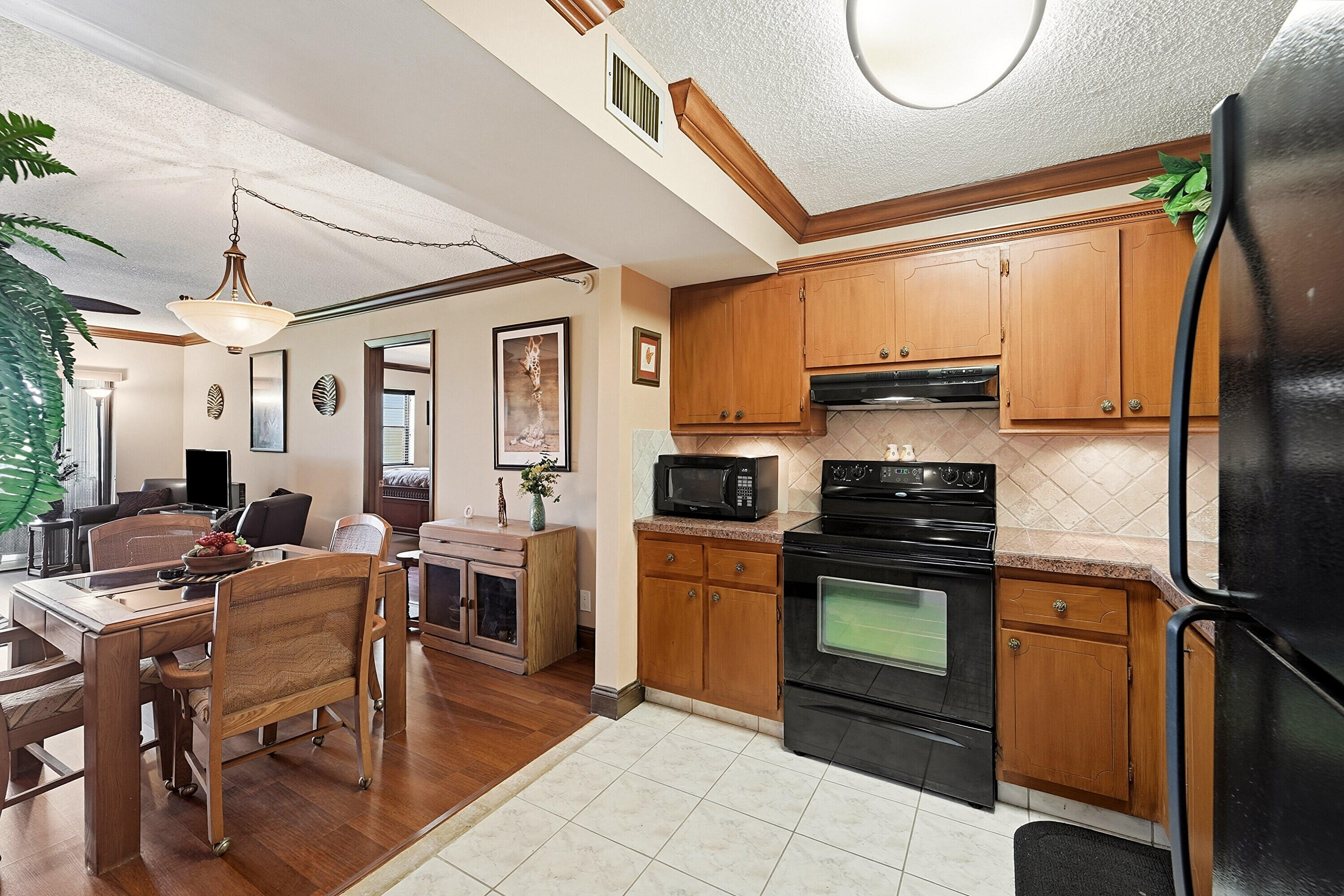 9273 Southwest 8th Street, Unit 321 Boca Raton, FL 33428 - Photo 5 of 29 Kitchen