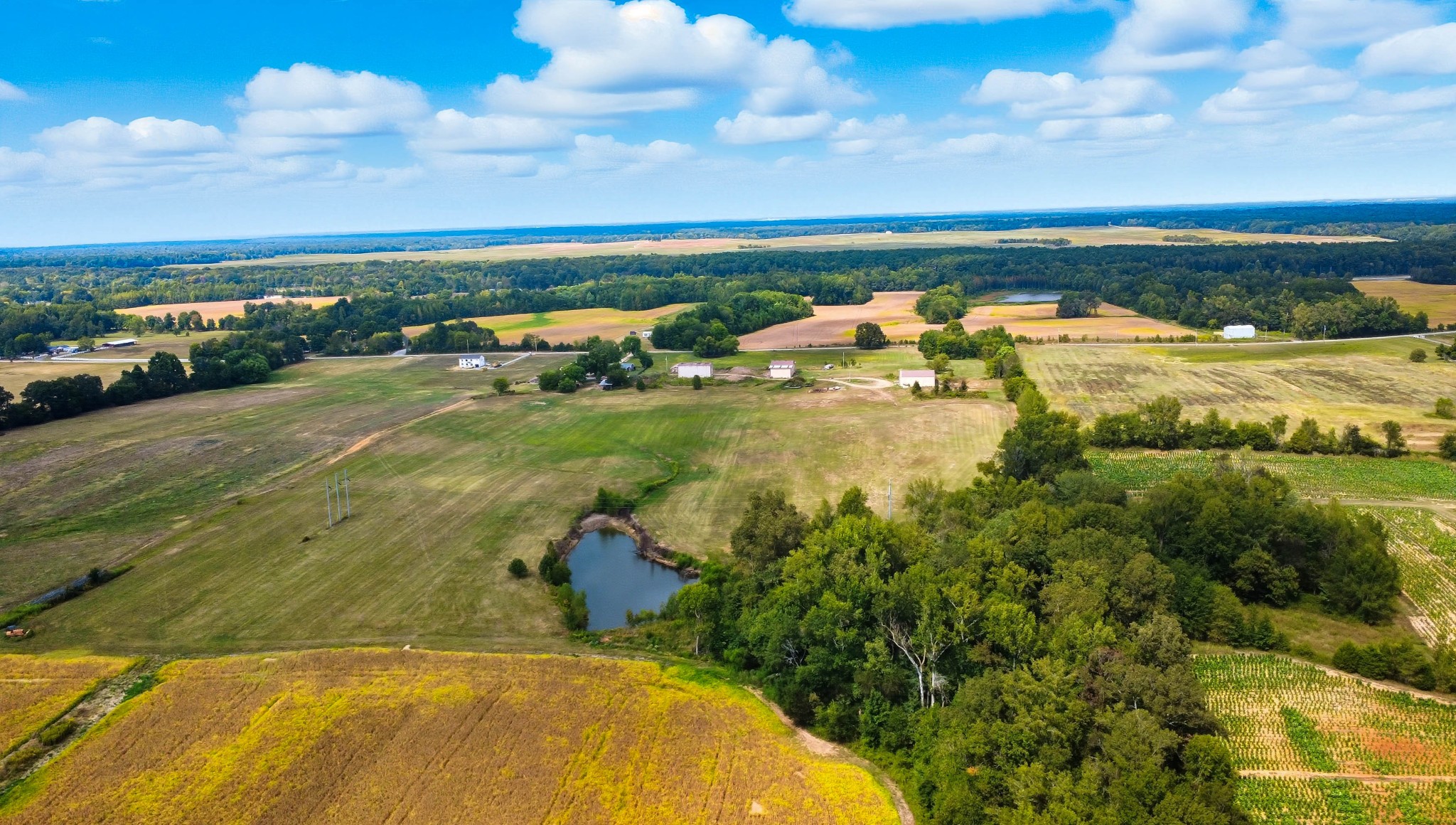 22 Indian Mound Road Woodlawn, TN 37191 - Photo 7 of 29 a view of an ocean from a balcony