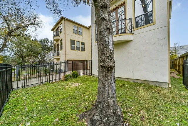 $3,300 | 1826 A Portsmouth Street, Houston, TX 77098