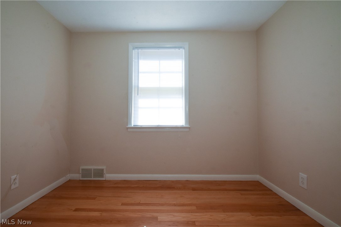 4033 Corwin Road Cleveland, OH 44121 - Photo 14 of 25