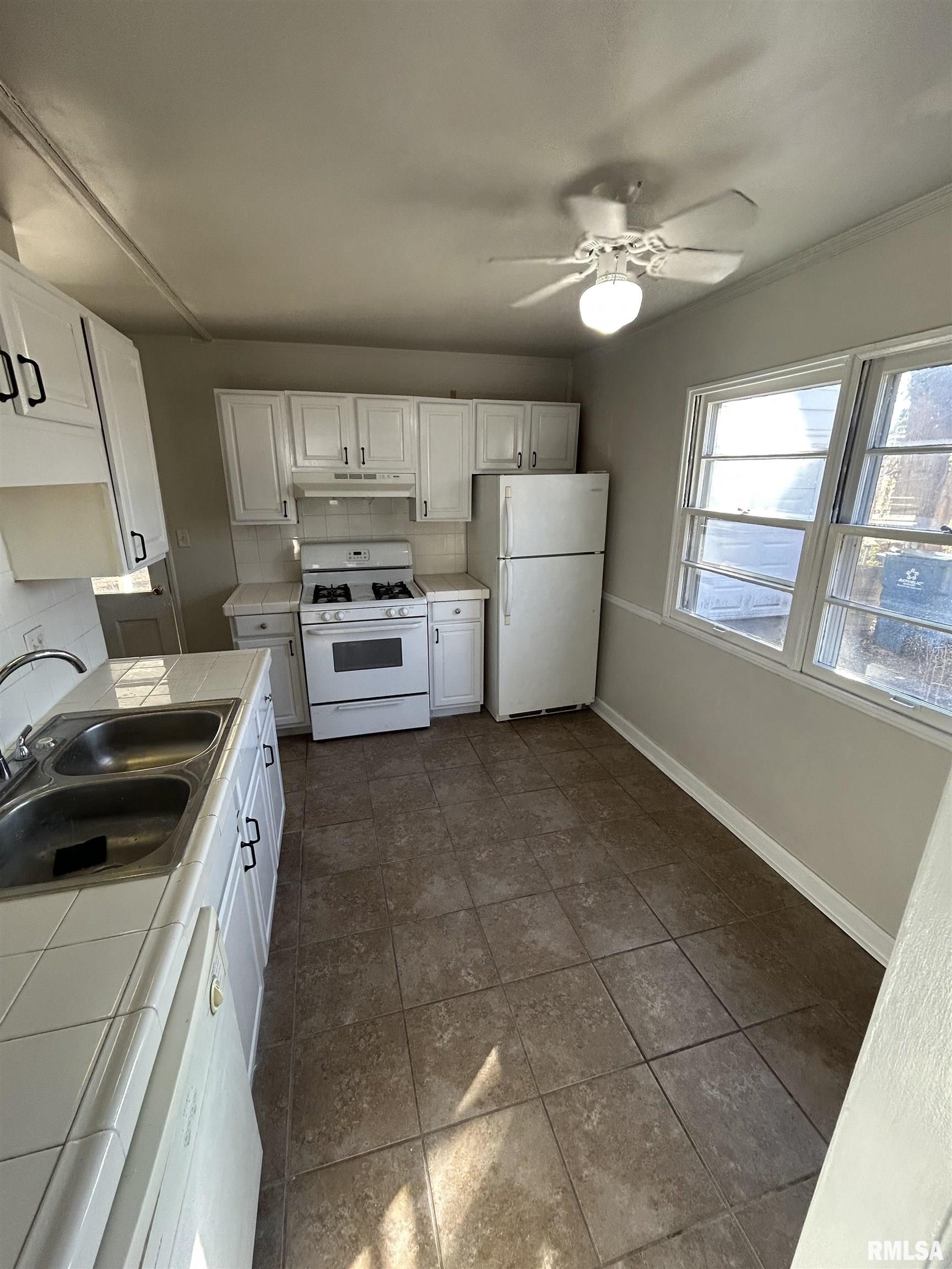 10 Reed Court Springfield, IL 62704 - Photo 3 of 10