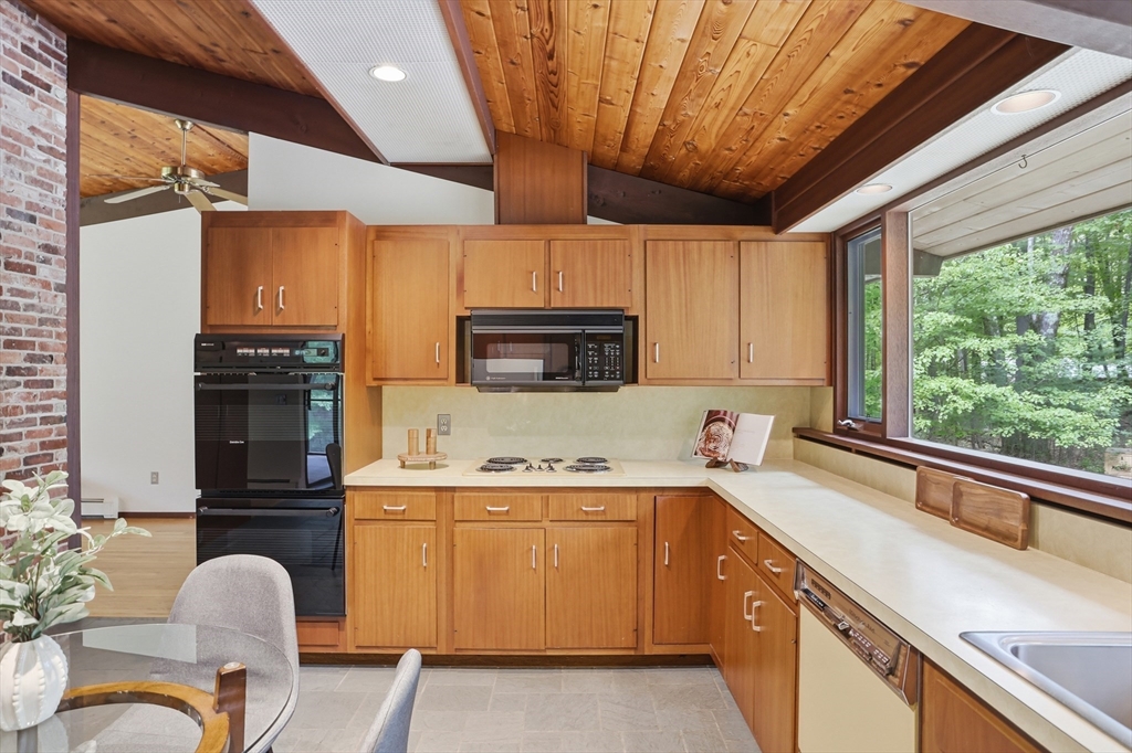 39 Long Ridge Road Carlisle, MA 01741 - Photo 15 of 42 Gallery Image 15