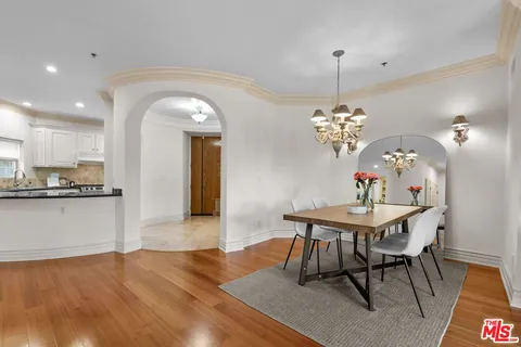 $1,049,000 | 10364 Almayo Avenue, Unit 305, Los Angeles, CA 90064