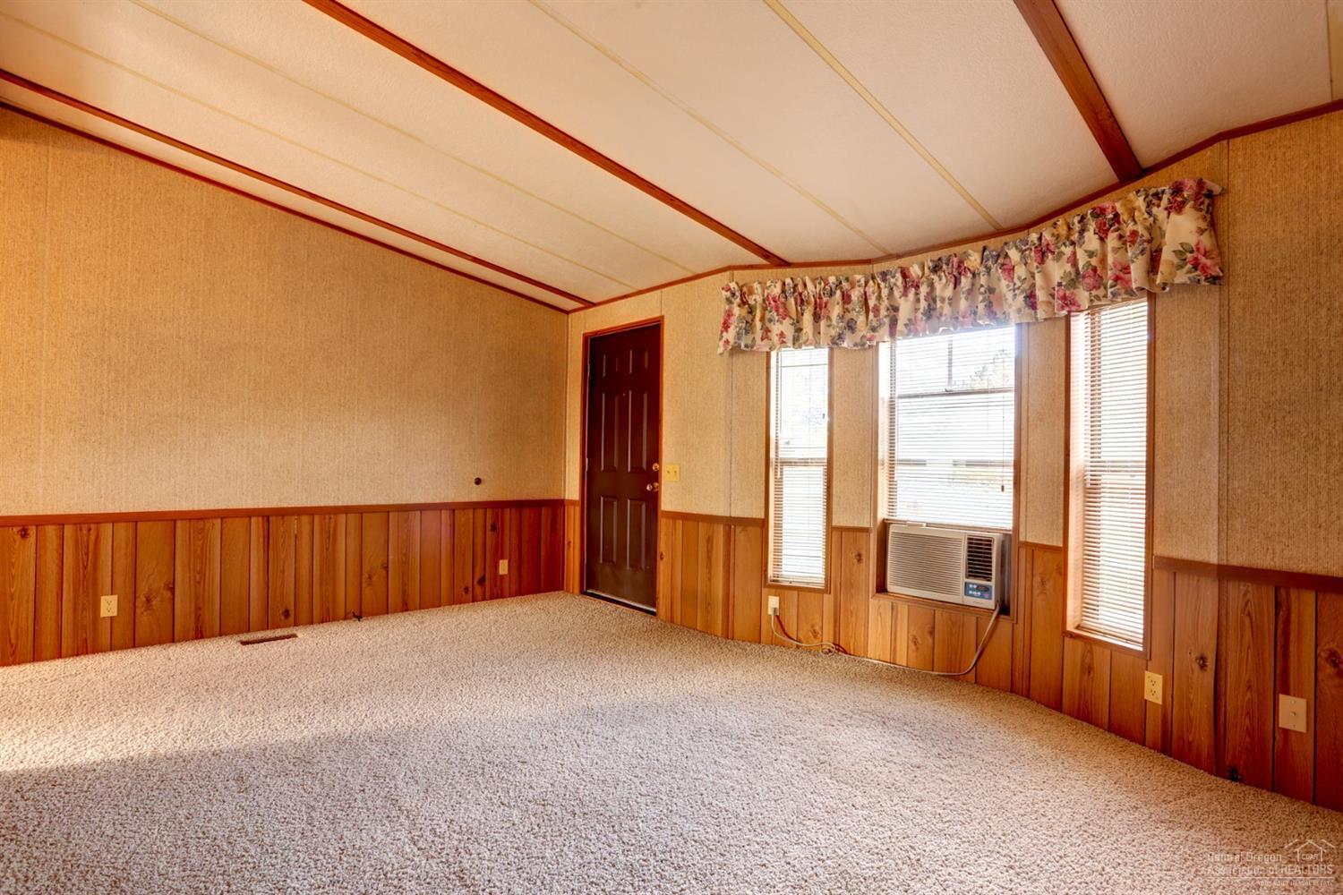 65040 Hunnell Road Bend, OR 97703 - Photo 3 of 25 Additional Photo