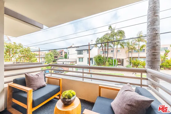 $6,700 | 951 Granville Avenue, Unit 202, Los Angeles, CA 90049