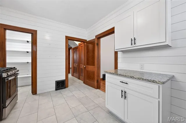 $375,000 | 221 North Benton Avenue, St. Charles, MO 63301