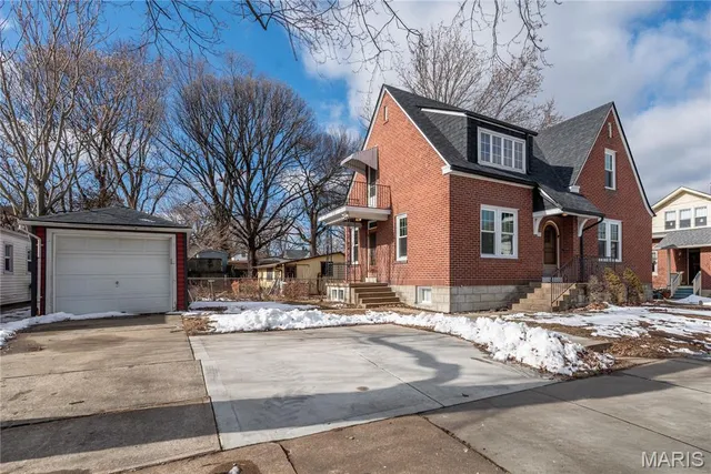 $375,000 | 221 North Benton Avenue, St. Charles, MO 63301