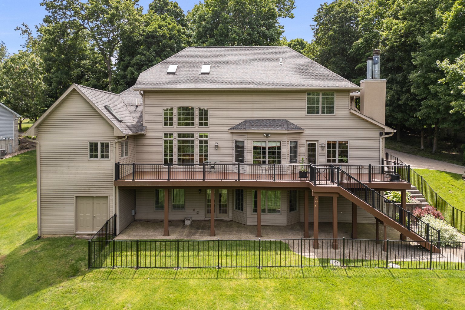 2296 Forest Reed Place Le Claire, IA 52753 - Photo 6 of 77