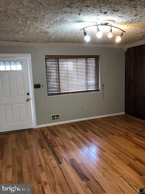 648 Queensgate Road Baltimore, MD 21229 - Photo 3 of 18