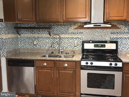 648 Queensgate Road Baltimore, MD 21229 - Photo 8 of 18
