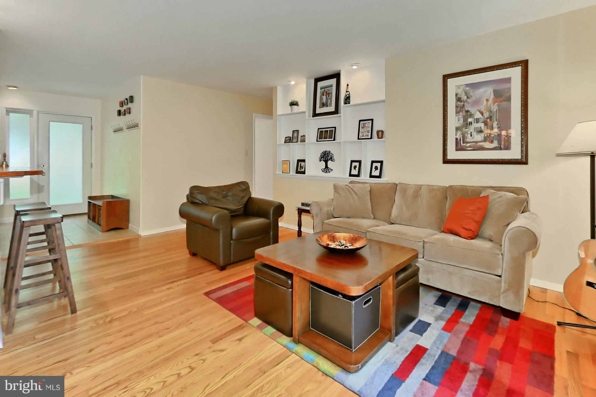 6337 Camilla Street Springfield, VA 22152 - Photo 6 of 30 Living Room