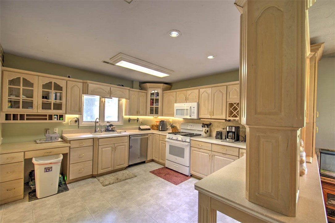 915 East 2700 North Road Moweaqua, IL 62550 - Photo 7 of 25