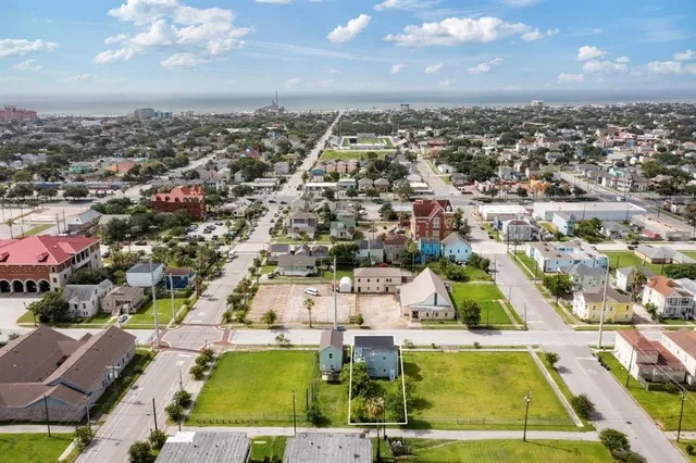 $1,500 | 2714 Avenue H, Unit A1, Galveston, TX 77550