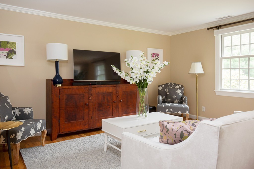 42 Jericho Road, Unit 42 Weston, MA 02493 - Photo 3 of 9 Gallery Image 3