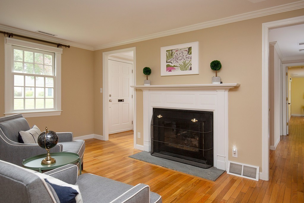 42 Jericho Road, Unit 42 Weston, MA 02493 - Photo 4 of 9 Gallery Image 4