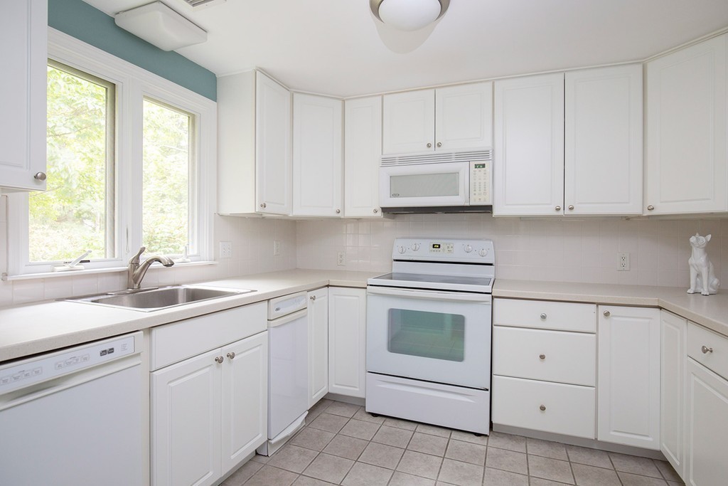 42 Jericho Road, Unit 42 Weston, MA 02493 - Photo 6 of 9 Gallery Image 6
